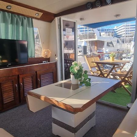 Hotel Beautiful And Comfy Boat In Barcelona With Boat Tour Option Exteriér fotografie