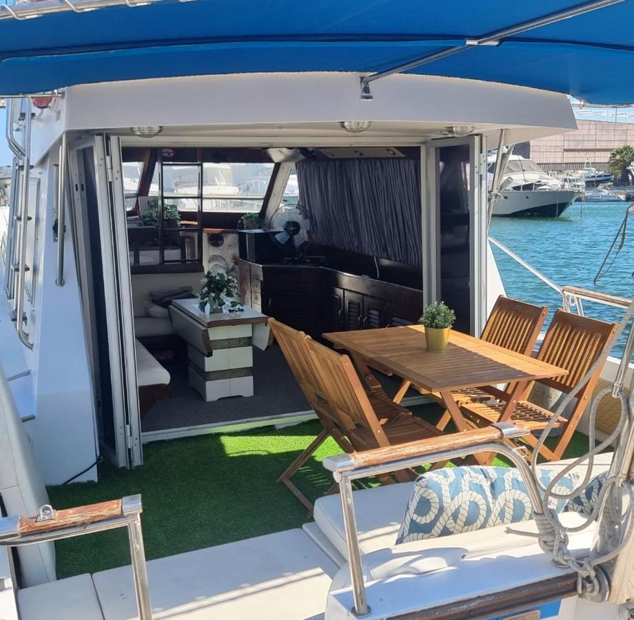 Hotel Beautiful And Comfy Boat In Barcelona With Boat Tour Option Exteriér fotografie