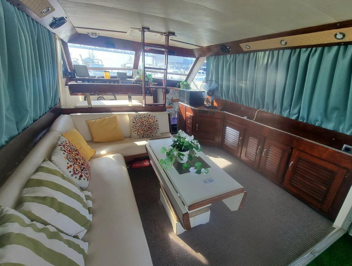 Hotel Beautiful And Comfy Boat In Barcelona With Boat Tour Option Exteriér fotografie