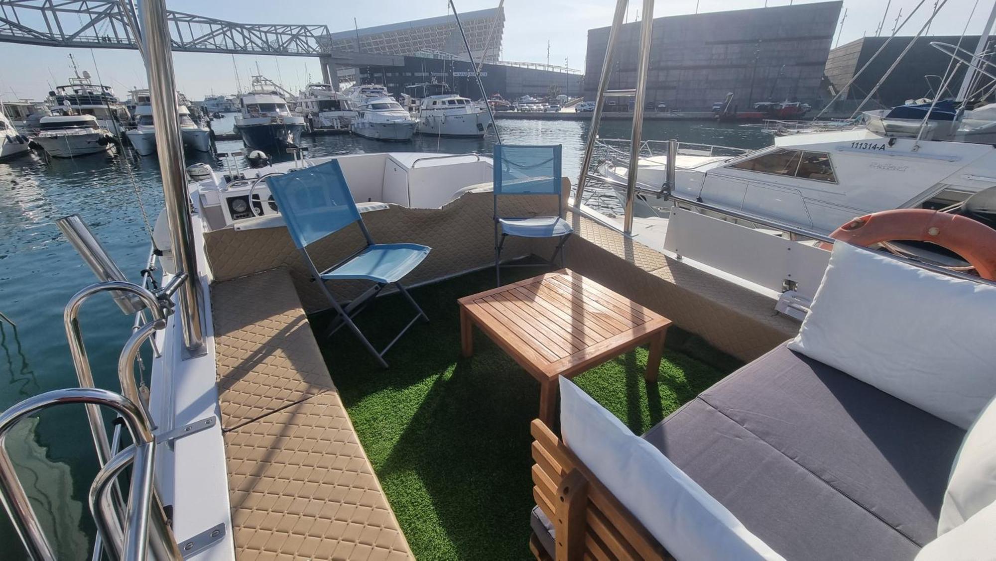 Hotel Beautiful And Comfy Boat In Barcelona With Boat Tour Option Exteriér fotografie