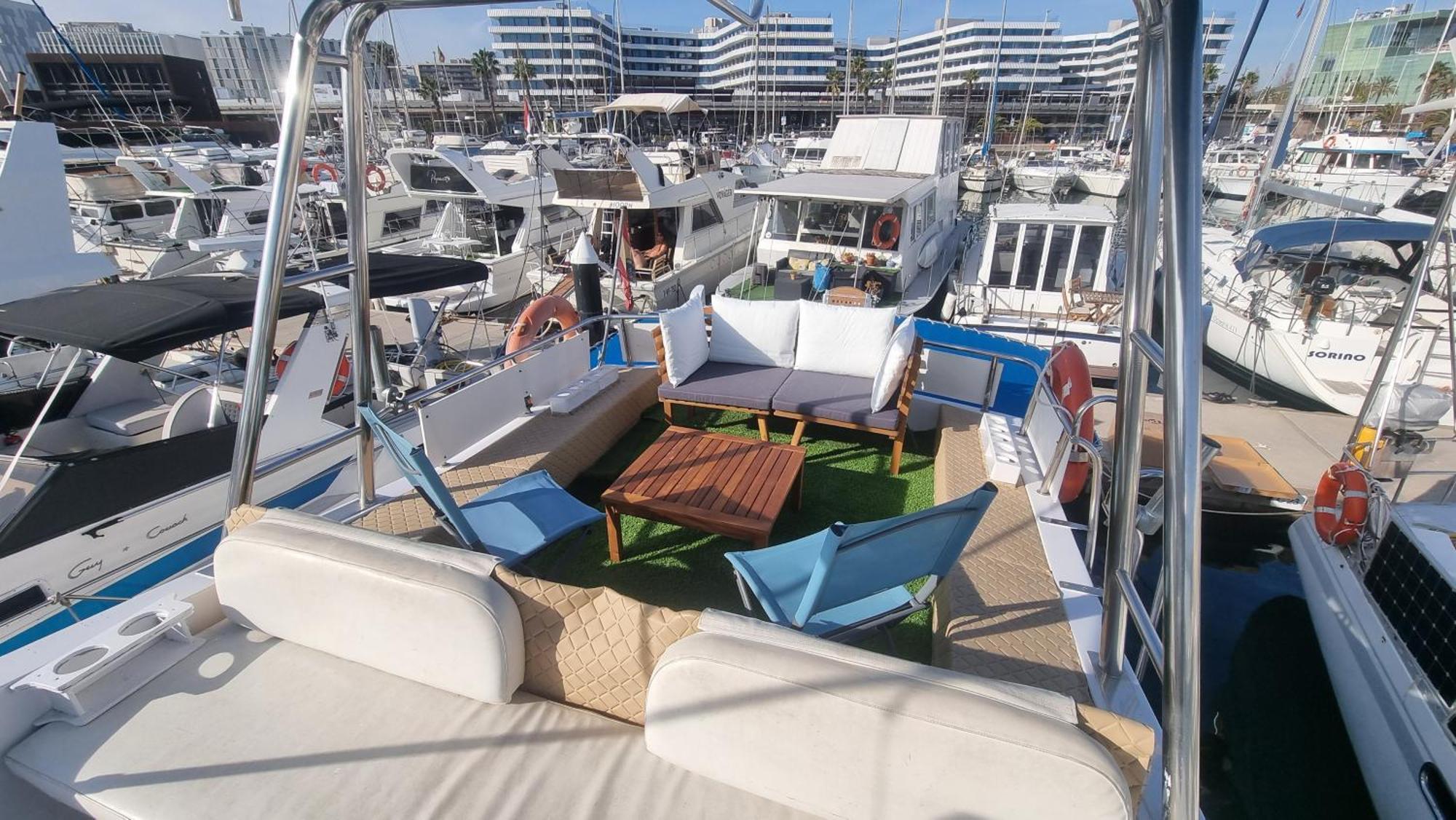 Hotel Beautiful And Comfy Boat In Barcelona With Boat Tour Option Exteriér fotografie