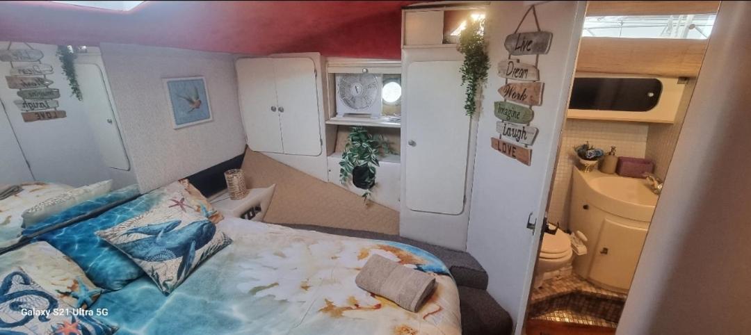 Hotel Beautiful And Comfy Boat In Barcelona With Boat Tour Option Exteriér fotografie