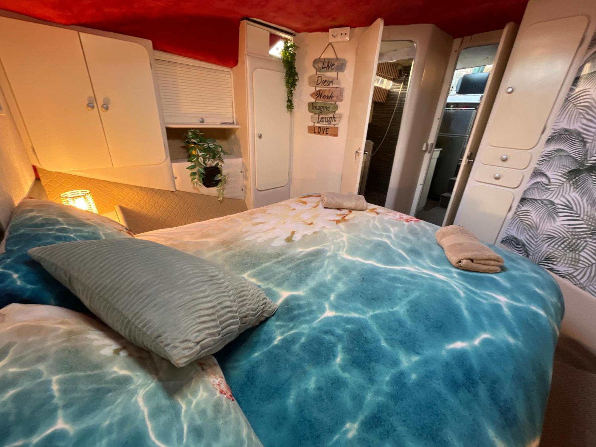 Hotel Beautiful And Comfy Boat In Barcelona With Boat Tour Option Exteriér fotografie