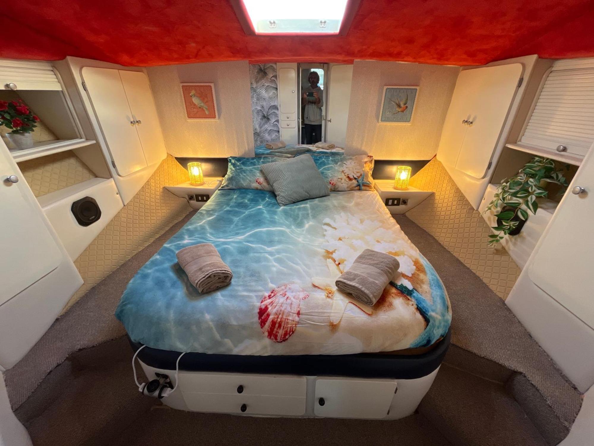 Hotel Beautiful And Comfy Boat In Barcelona With Boat Tour Option Exteriér fotografie